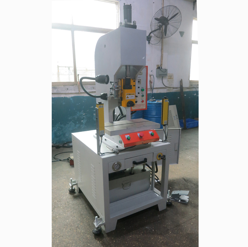 C�;��ܻ��Kʽ�͉��_��CH104ϵ��