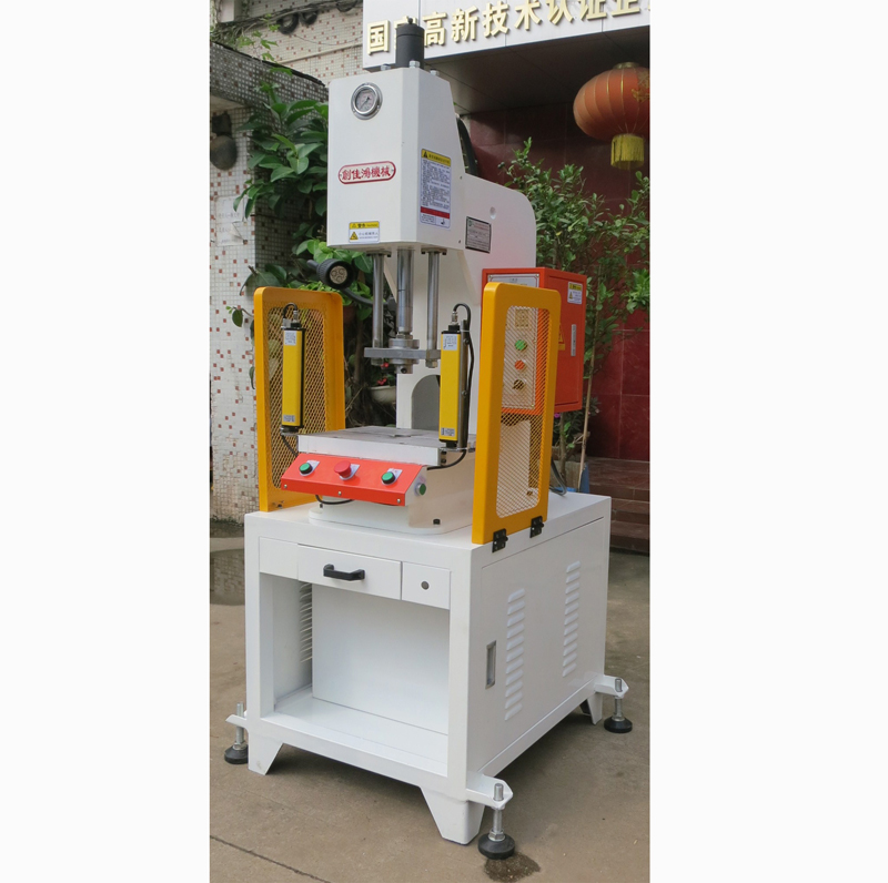 C���������͉�����